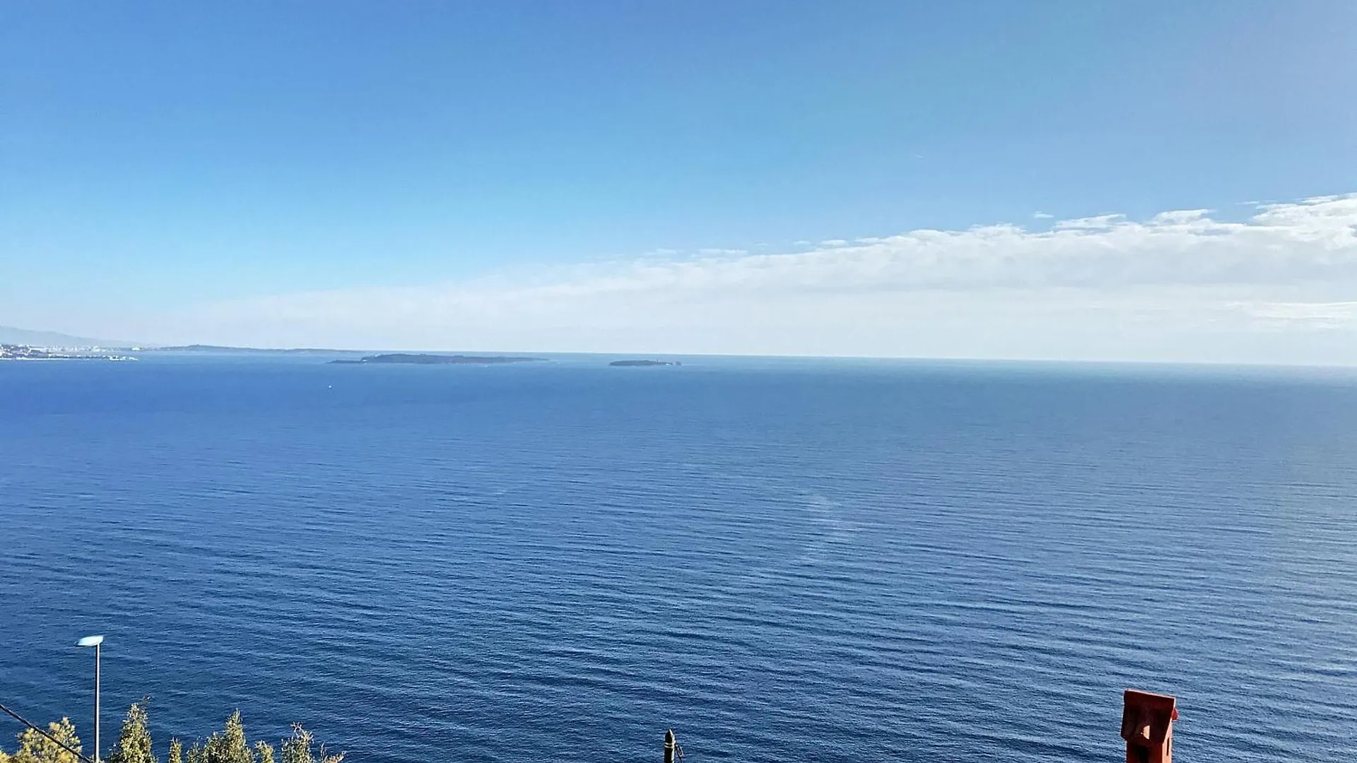 Sur Les Hauteurs De Theoule Villa Avec Une Magnifique Vue Mer