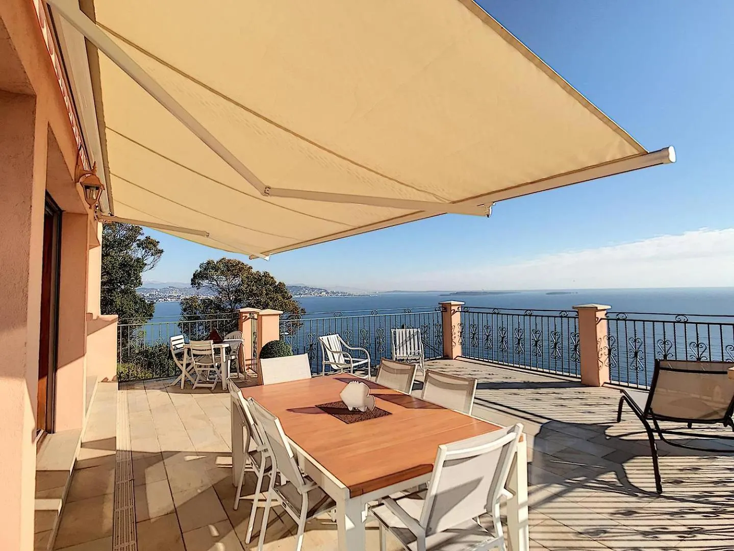 Sur Les Hauteurs De Theoule Villa Avec Une Magnifique Vue Mer 0*, Théoule-sur-Mer