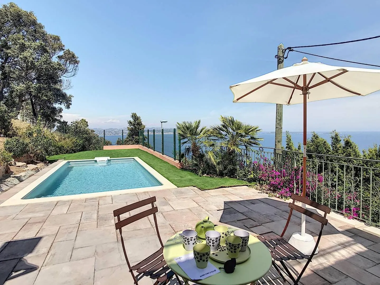 Sur Les Hauteurs De Theoule Villa Avec Une Magnifique Vue Mer